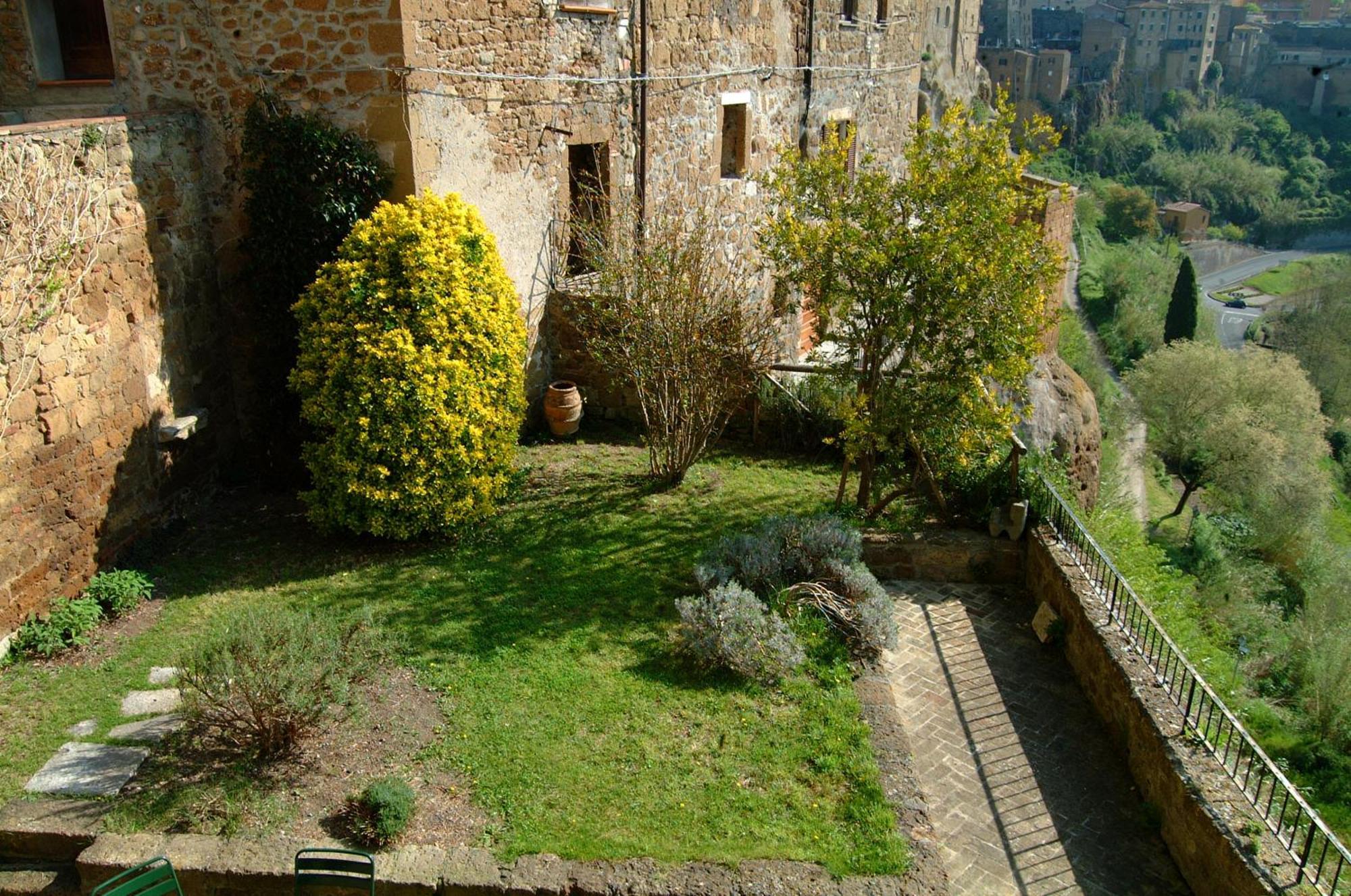 Un Giardino Nel Tufo Bed & Breakfast Pitigliano Exterior foto
